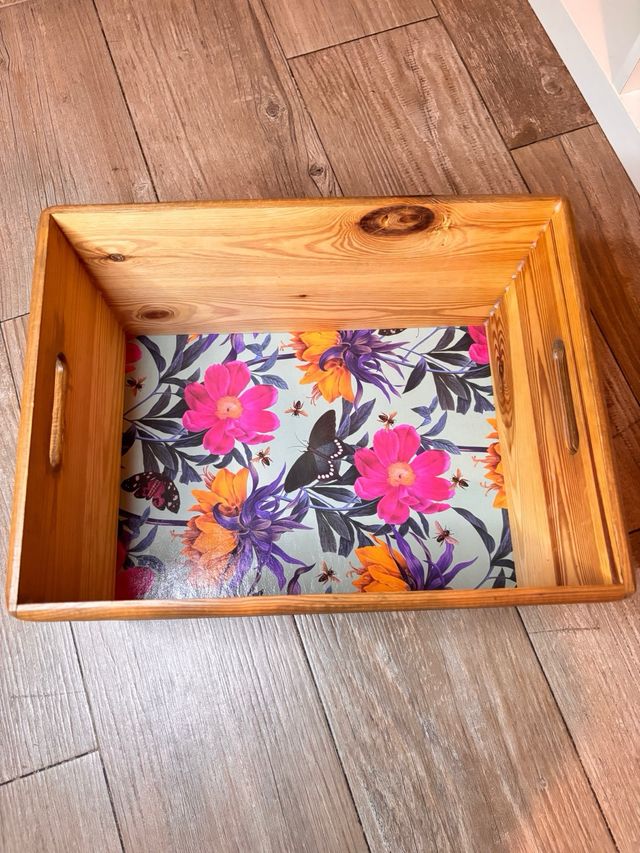 Caja de madera decorada
