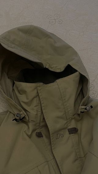 Chaqueta Impermeable Cro Enguatada Beige