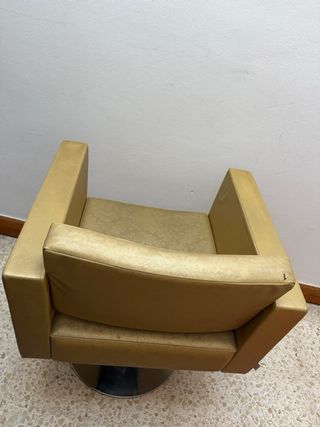 Sillón de peluquería giratorio dorado