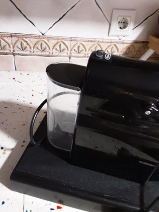 Cafetera Nespresso Negra Marca: DeLonghi