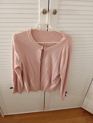 Torera rosa con detalle en puños