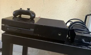 Xbox One Negra + Mando + Cargador + HDMI