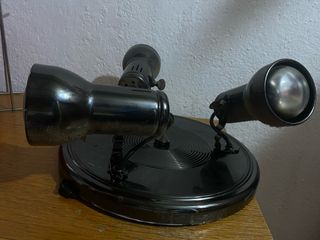 Lámpara negra y plateada