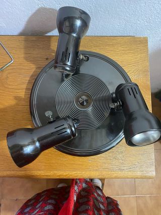 Lámpara negra y plateada