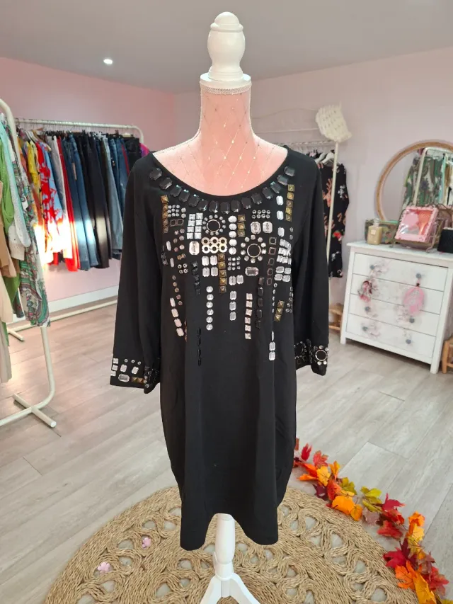 Vestido negro con pedrería
