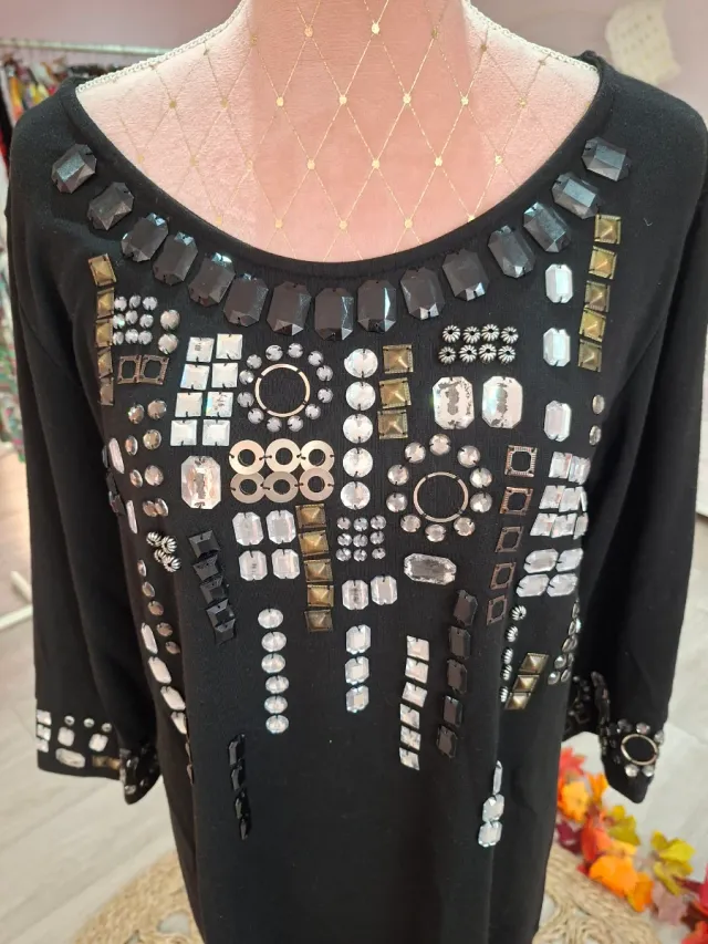 Vestido negro con pedrería