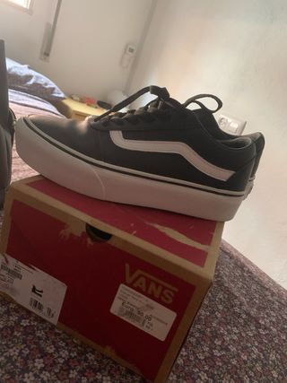 Zapatillas Vans Negras y Blancas