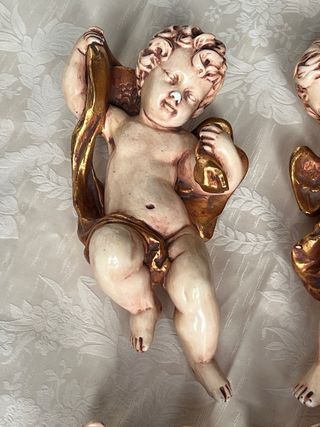 4 Ángeles decorativos dorados