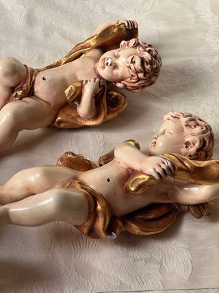 4 Ángeles decorativos dorados