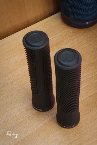 Puños Syncros XC Lock-On MTB (Nuevos)