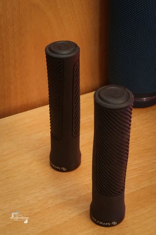 Puños Syncros XC Lock-On MTB (Nuevos)