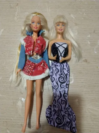 Barbie con abiti originali