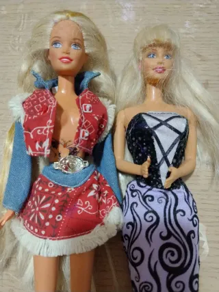 Barbie con abiti originali