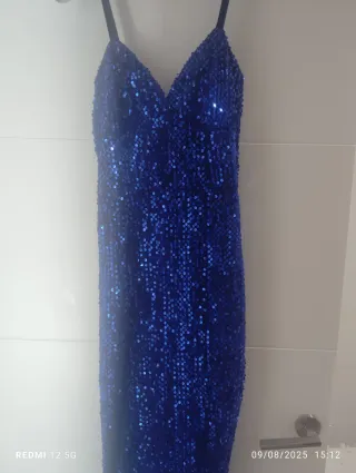 Vestido de fiesta azul con lentejuelas