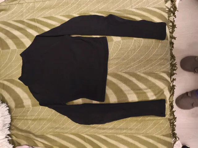 Camiseta negra manga larga ajustada