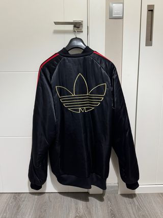 Chaqueta Bomber Adidas Vintage Negra Roja y dorada