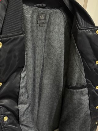 Chaqueta Bomber Adidas Vintage Negra Roja y dorada