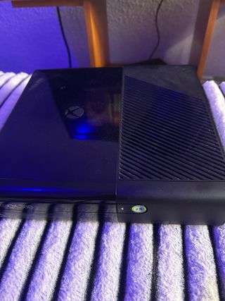 Xbox 360 Negra + 4 Juegos