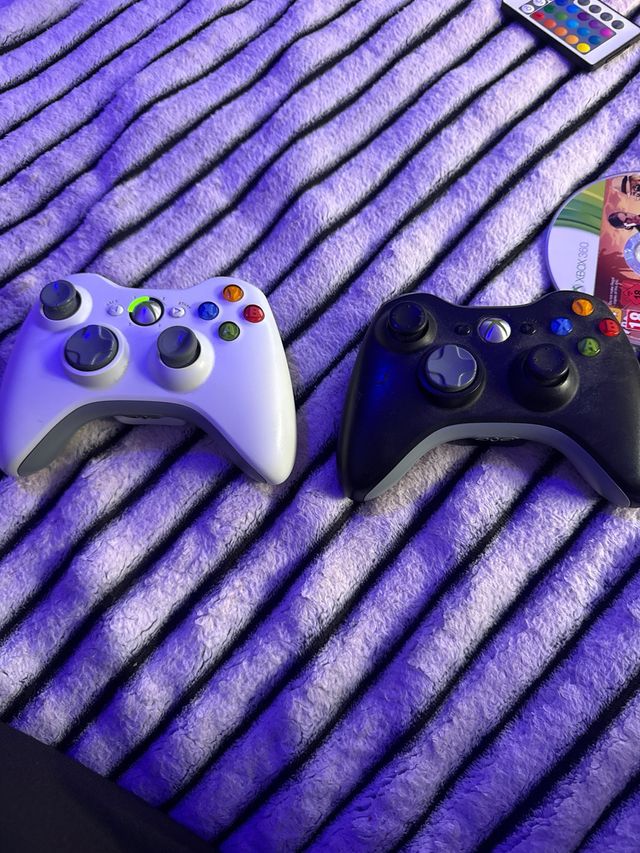 Xbox 360 Negra + 4 Juegos