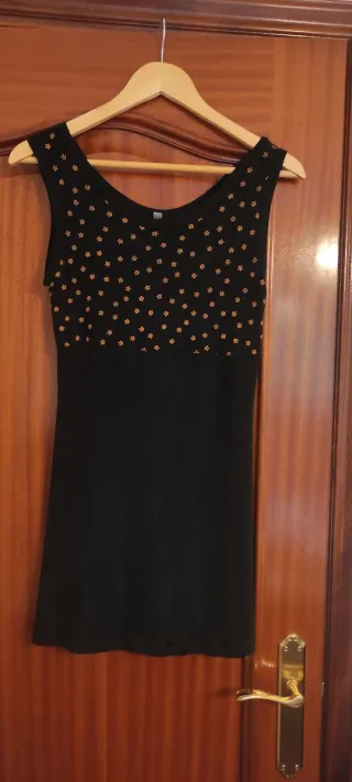 Vestido negro corto estampado