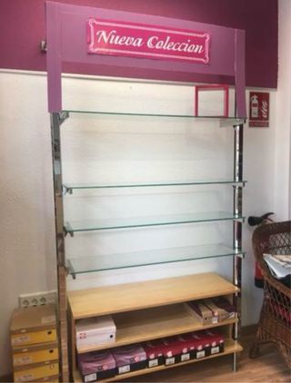 Estantería 4 baldas cristal, para tienda calzado.
