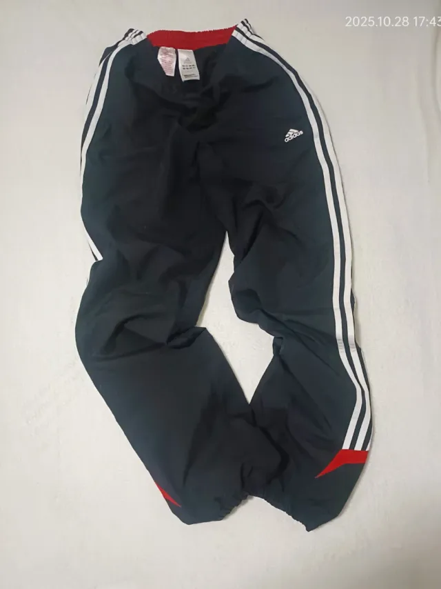 Pantalón Adidas Negro y Rojo