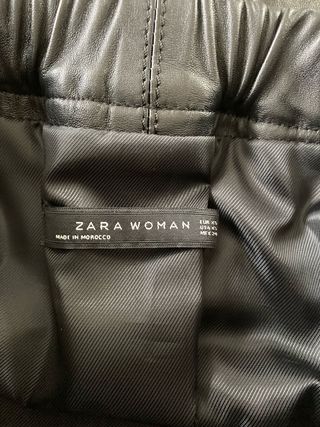 Falda de piel Zara negra