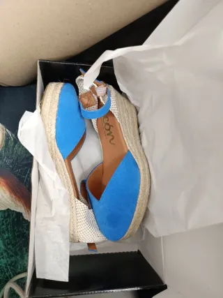 Alpargata azul con tiras