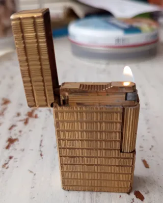 Mechero S.T. Dupont París Oro