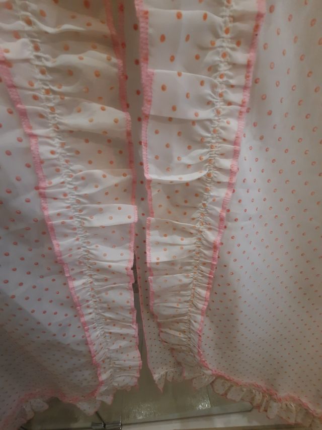 Cortina de baño con volantes