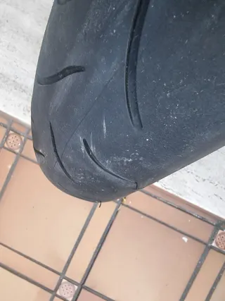 Neumático moto delantero