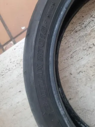 Neumático moto delantero
