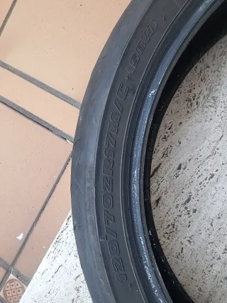 Neumático moto delantero