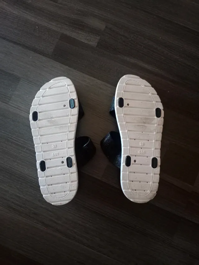 Chanclas Sunsea negras con brillos