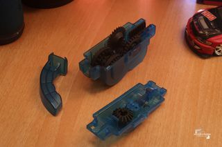 Herramienta Limpiador y Lubricador de Cadena MTB