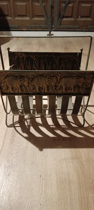 Revistero antiguo metal elefantes