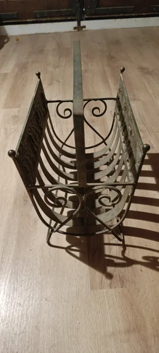 Revistero antiguo metal elefantes