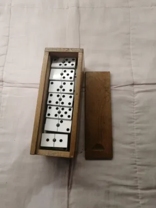Juego de Dominó con Caja de Madera de segunda mano por 12 EUR en