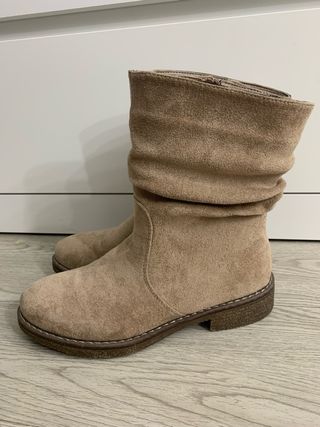 Botas de ante beige
