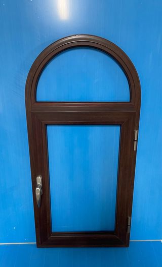 Ventana aluminio medio punto nogal