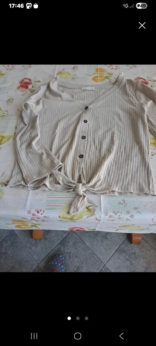 Lote 4 camisetas y 1 cárdigan marrón