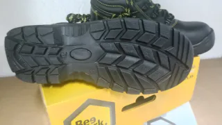 Botas de seguridad Bee Work. Talla 41. Nuevas.