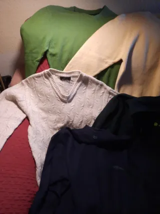 Lote de jerseys y forros polares Tallas L, S, M.