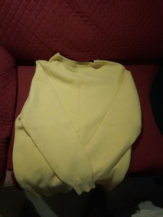 Lote de jerseys y forros polares Tallas L, S, M.