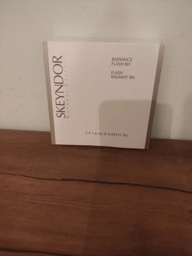 Fiale Skeyndor Radiance Flash 8H
