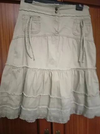 Falda vaquera beige con volantes