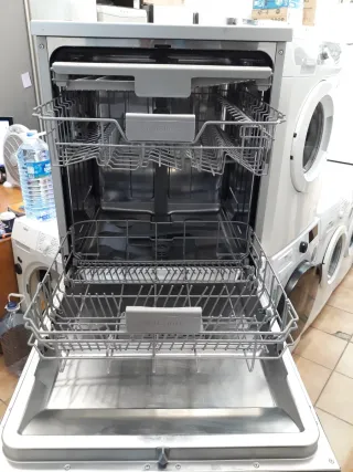 Lavavajillas marca Samsung altura 85cm ancho 60cm