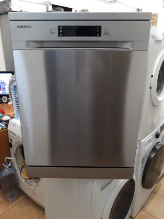 Lavavajillas marca Samsung altura 85cm ancho 60cm