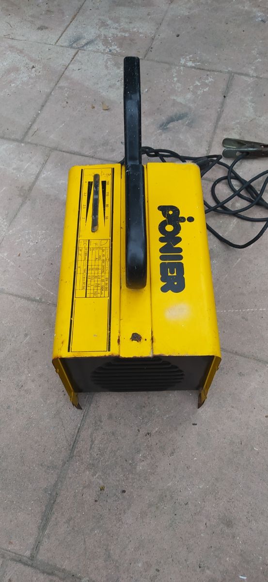Maquina soldadora,marca...PIONIER...