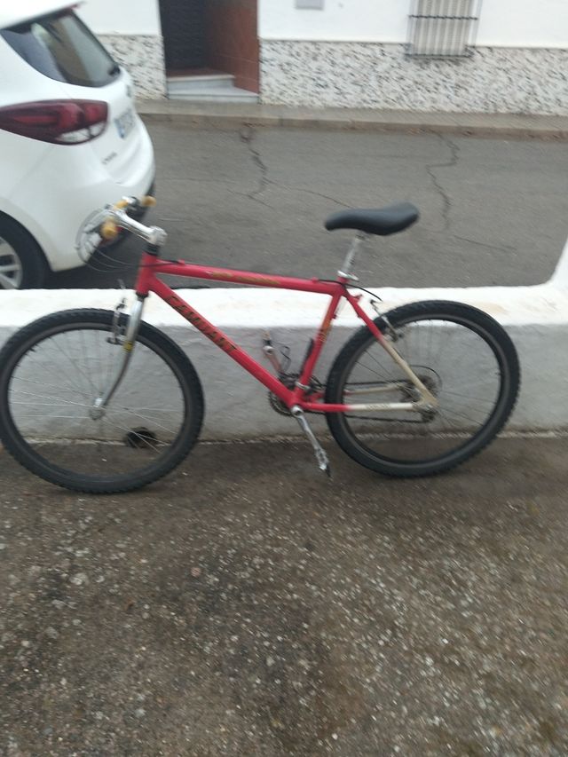 Bicicleta de Montaña CAMUANT Roja